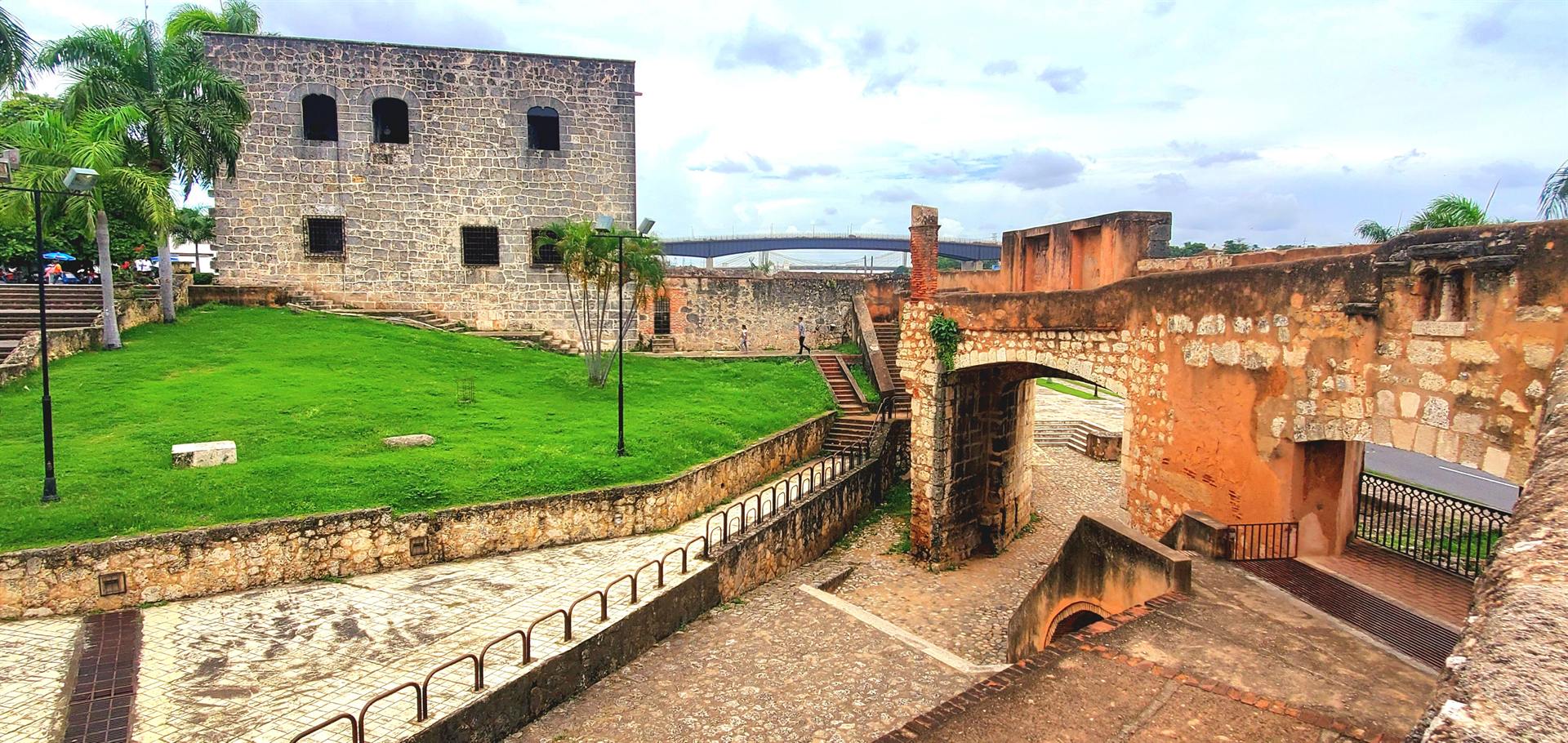 Espacio verde - Plaza de la Hispanidad, Santo Domingo